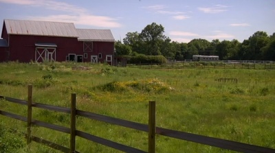 barn_and_field